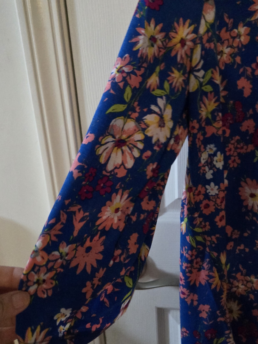 Women's Floral Split-Neck Blouse in Blue - Picture 8 of 9